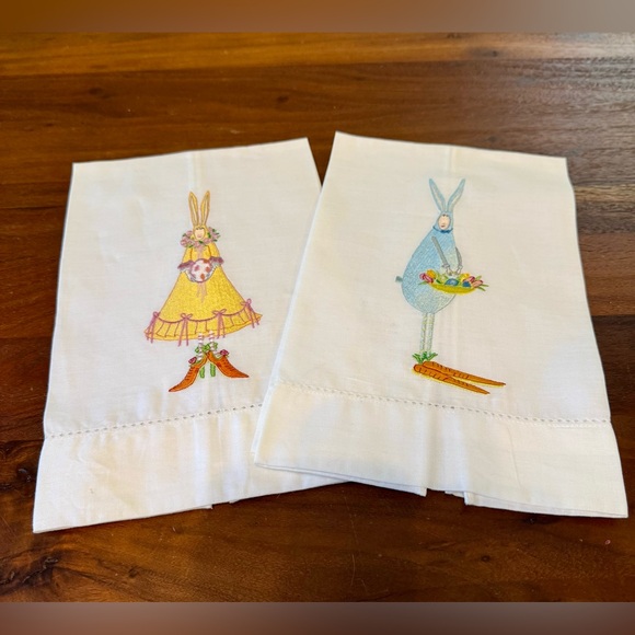 Pair Of Patience Brewster Mr & Mrs Rabbit Carrot Shoes Embroidered Tea Towels - Picture 1 of 7